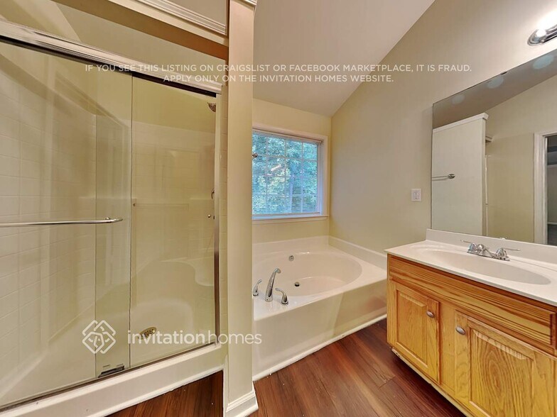 Building Photo - 10911 Chastain Parc Dr