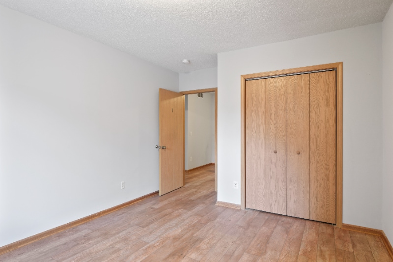 Building Photo - 625-625 Snelling Ave N