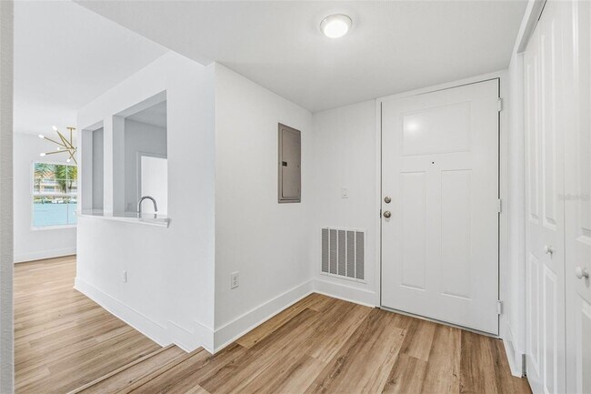 Building Photo - 554 Plaza Seville Ct