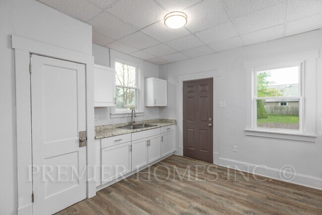 Building Photo - 3 Bedroom Home with Large Front Porch – $1,495/mo