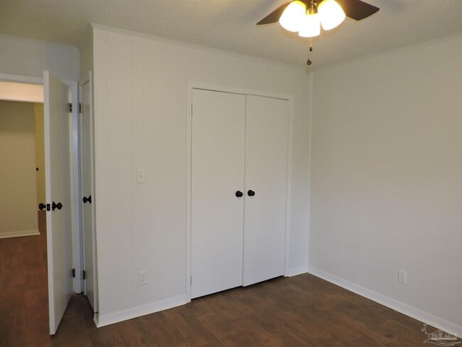 Building Photo - 5720 Fairway Dr