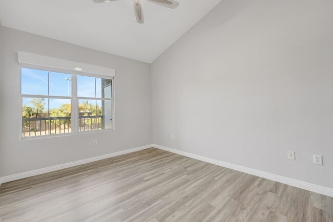 Building Photo - Upgraded Townhouse in Summerlin