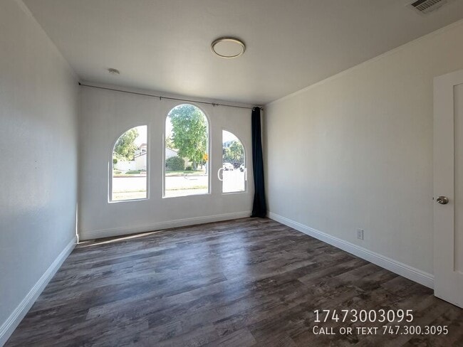 Building Photo - 723 W Doran St