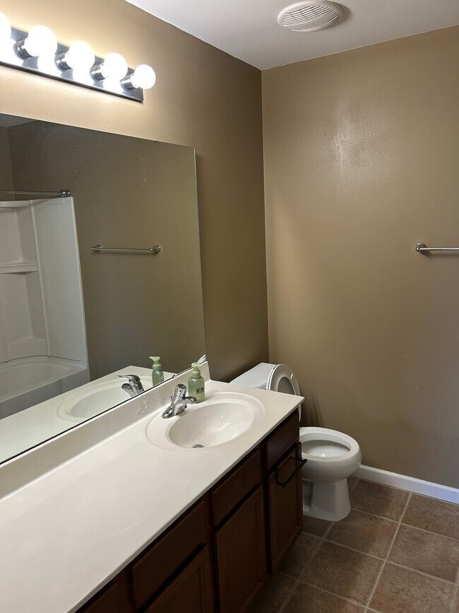 Building Photo - 538 Springhurst Pkwy