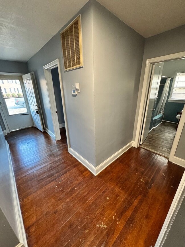 Building Photo - 4 bed 2 bath house in Petersburg