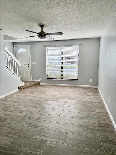 Building Photo - 604 Casa Park A Ct