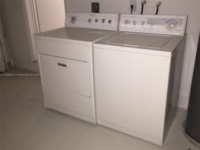 Building Photo - 9912 SW 147th Pl