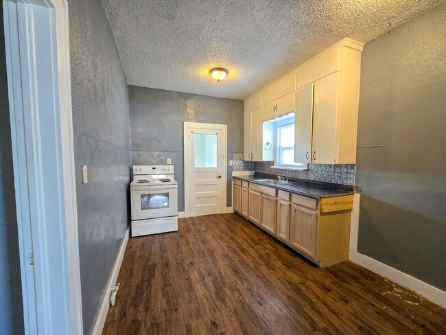 Building Photo - 3 Bed home in Shawnee!