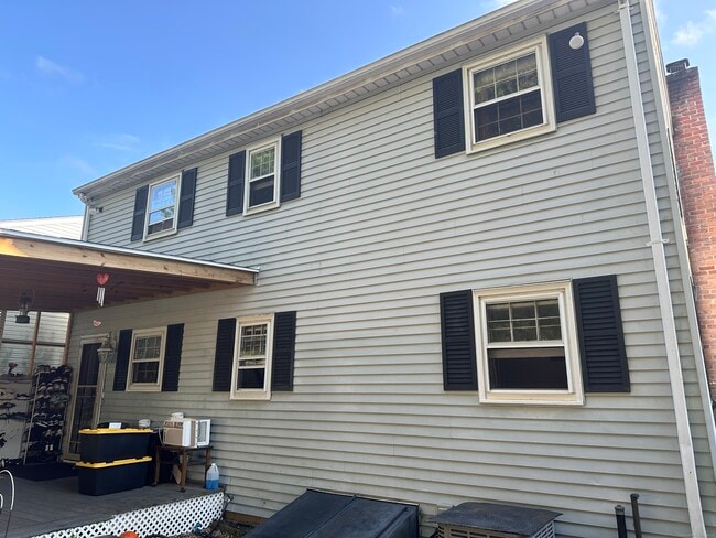 Building Photo - 84 Barlow St