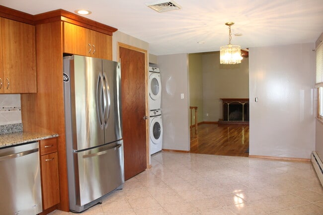 Building Photo - 153 Brookside Rd