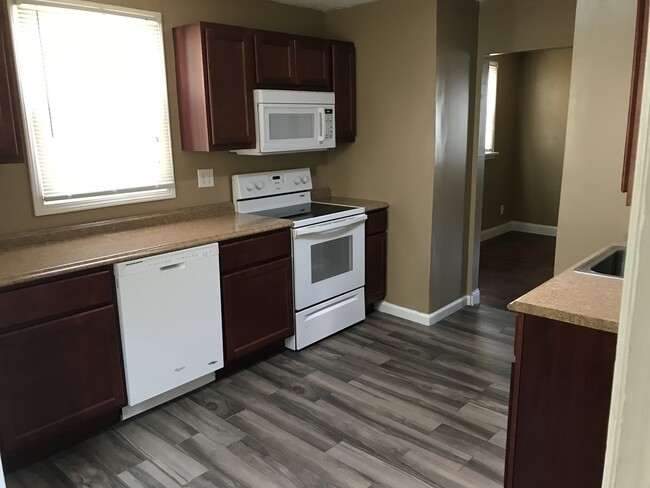Building Photo - Updated 1 Bedroom House in South County