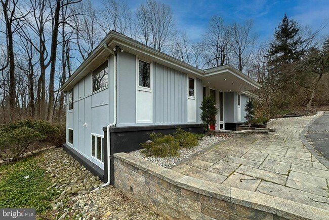 Building Photo - 19 Ridgeview Rd