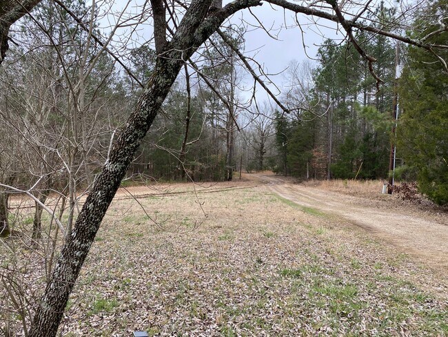Building Photo - 3557 E Peach Rd