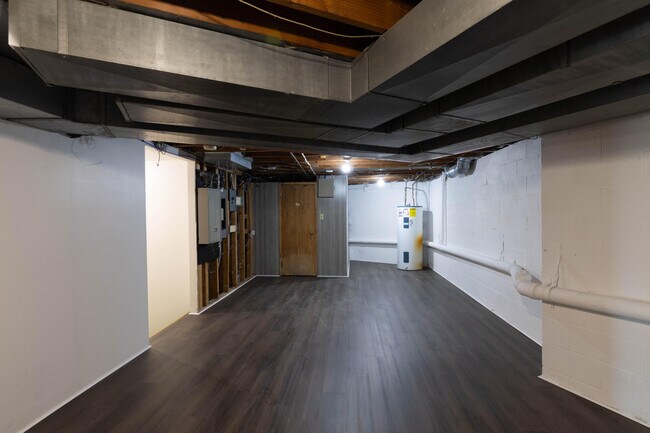 Building Photo - 1240 E Donges Ct