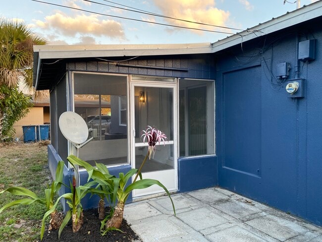 Building Photo - 2901 Garden Terrace NE