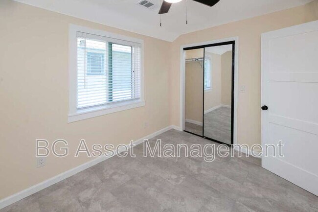 Building Photo - 2807 Sabral Cir