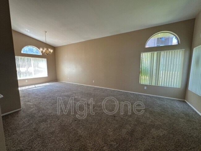 Building Photo - 2961 S Buena Vista Ave