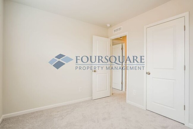 Building Photo - Townhome | 2nd Floor Back Deck | Washer/ D...