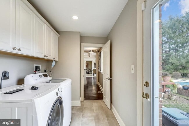 Building Photo - 10605 River Oaks Ln