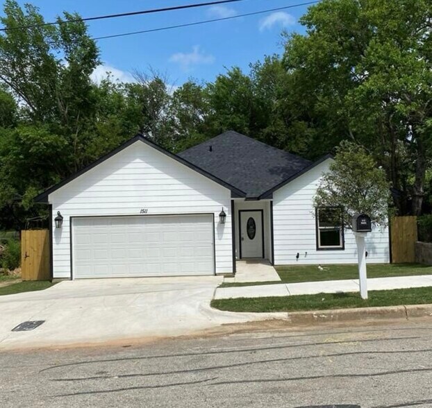 Outside view - 1511 Illinois Ave