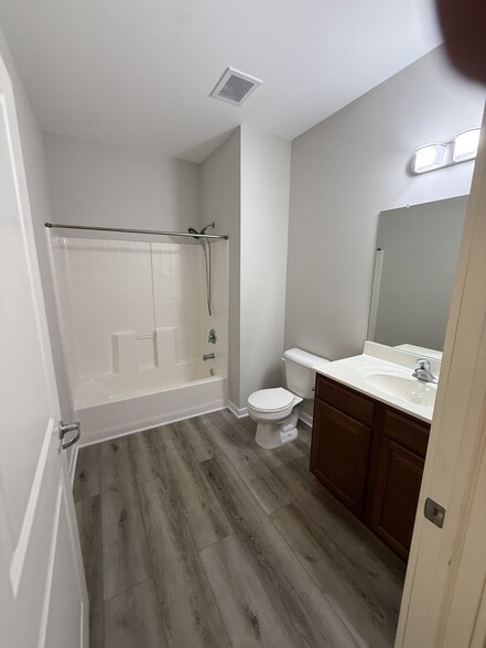 2nd full bathroom - 3540 Library Dr