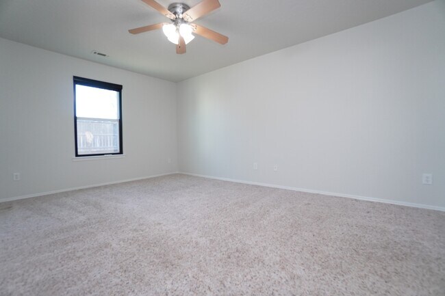 Building Photo - 16274 Silver Creek Ave