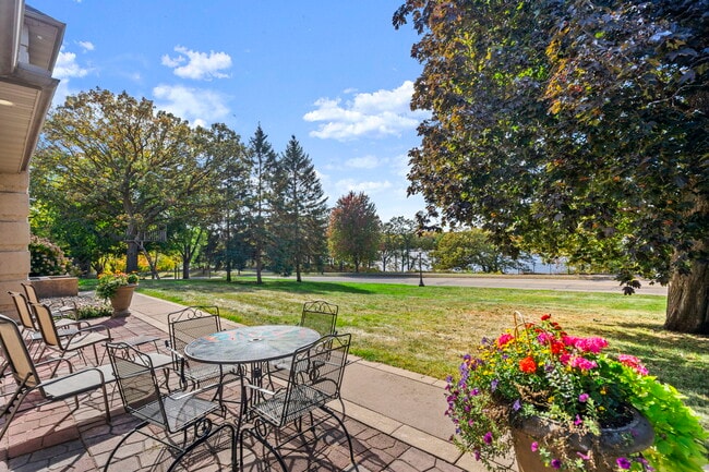 Building Photo - 1580 E Shore Dr