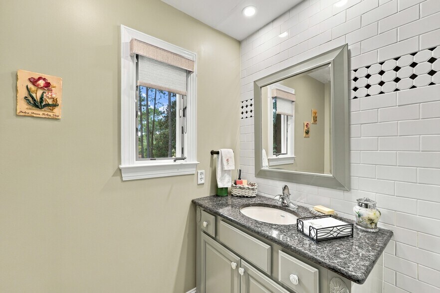 Building Photo - 64 Pinewild Dr