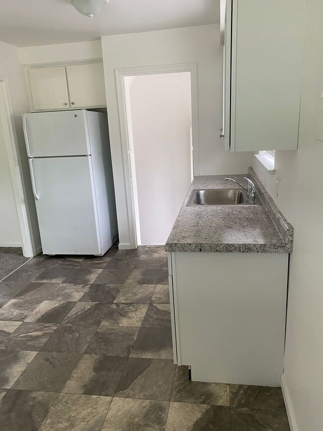 Building Photo - Freshly painted 3 bedroom, 1 1/2bath ranch...