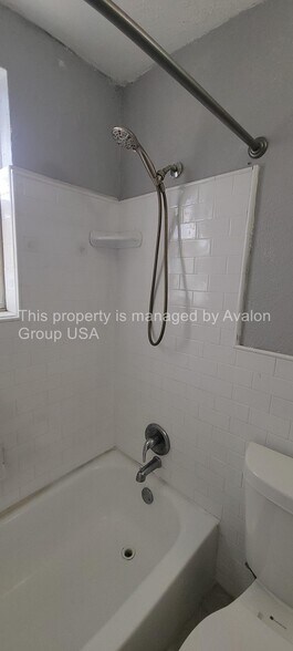Building Photo - 745 Pippin St
