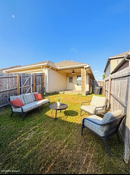 Building Photo - 8440 Gentian Dr