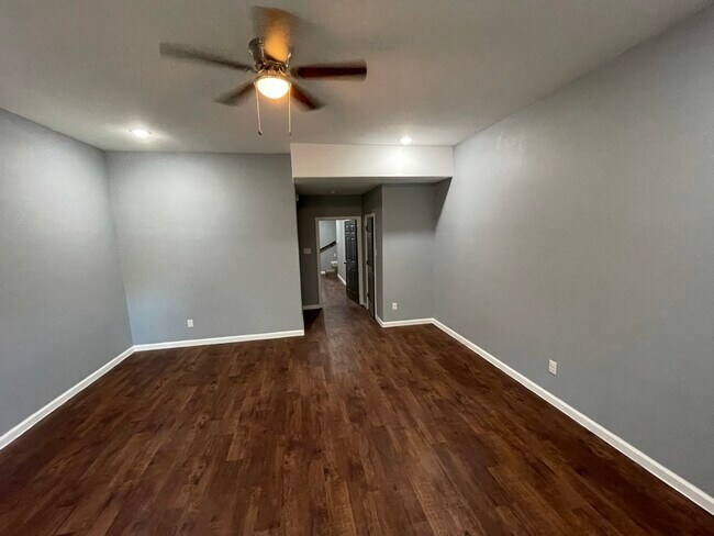 Building Photo - 209 Hosack St