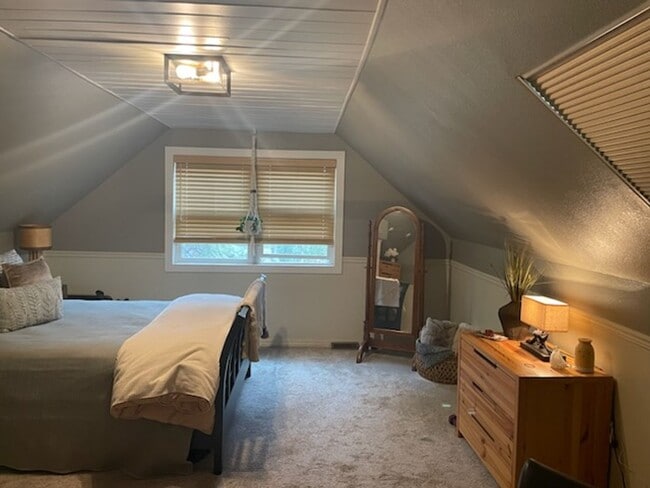 Building Photo - Cozy Cascade Home!