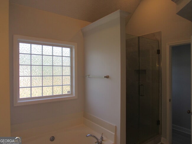 Building Photo - 305 Sunderland Cir