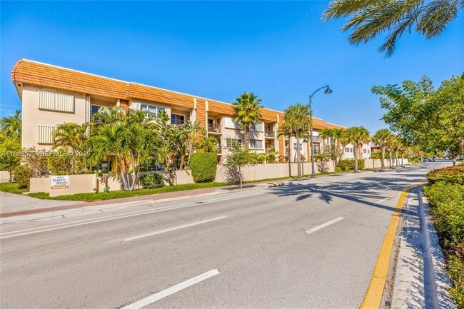 Building Photo - 4143 N Ocean Blvd