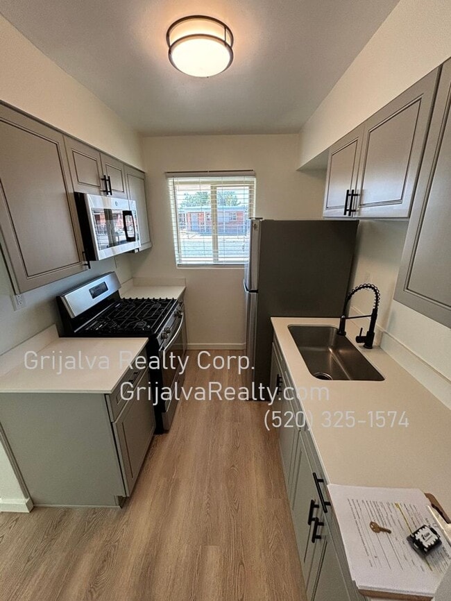 Building Photo - 4541 E 18th St