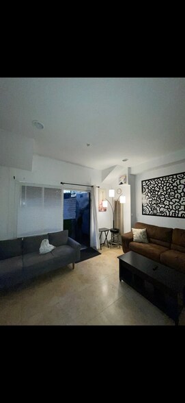 Living room with room many for many uses - 2421 Hunter St