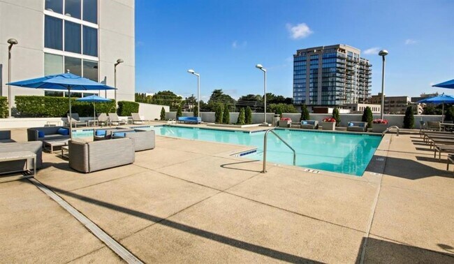 Building Photo - 2171 Peachtree Rd NE