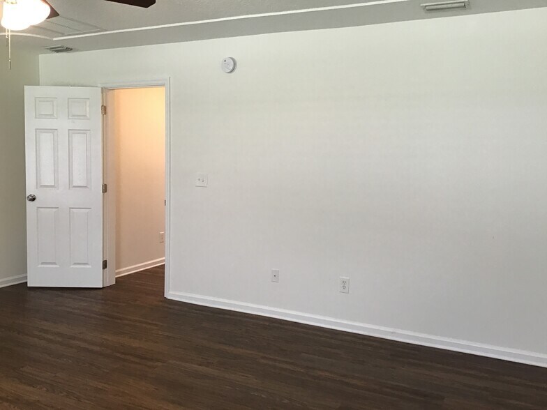 Building Photo - 534 Alice Cove Ct