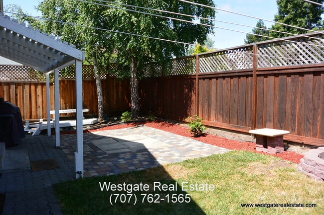 Building Photo - 1505 Abercrombie Way