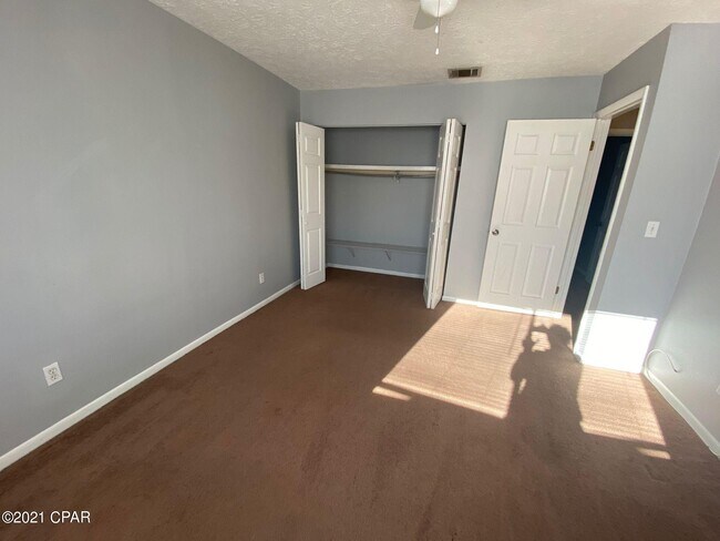 Building Photo - 409 Venetian Way