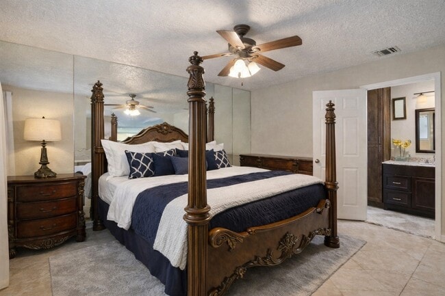 Building Photo - 15815 Crystal Grove Dr