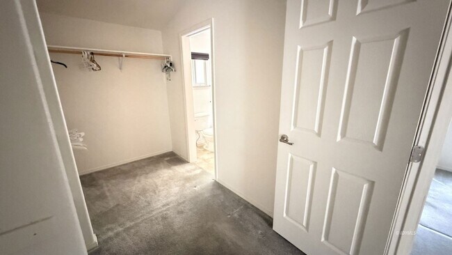 Building Photo - 25001 Rim Rock Rd