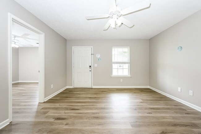 Building Photo - 2014 Penmar Dr