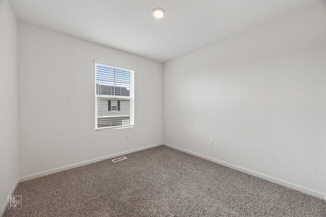Building Photo - 2031 Sequoia Ave