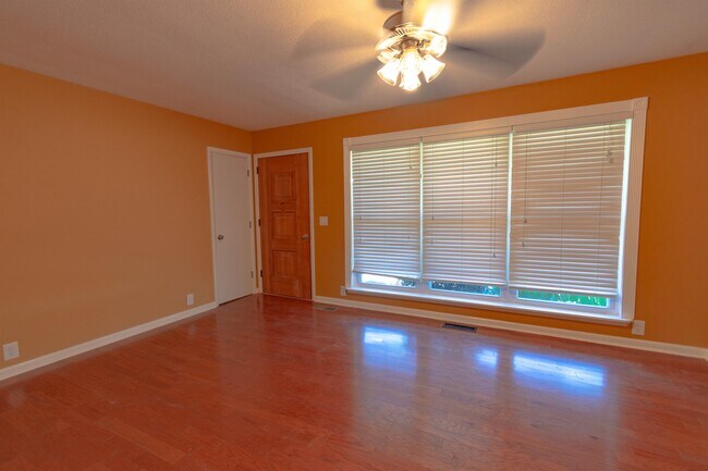 Building Photo - 115 Palmer Dr