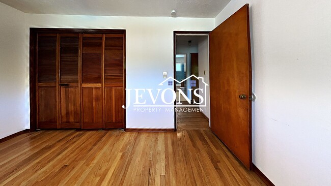 Building Photo - Move-In Ready Gem in Seattle