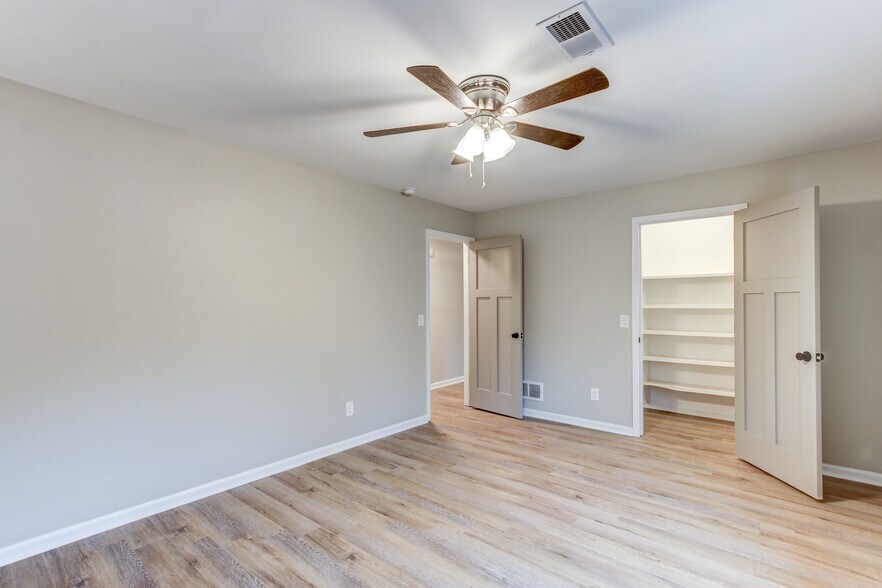 Building Photo - 48 Clark St