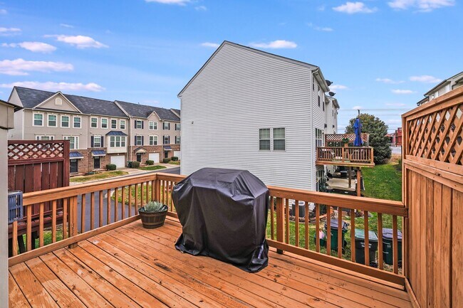 Building Photo - Townhomes at Ayrsley: Stunning 3-Bedroom Home with Modern Flair!