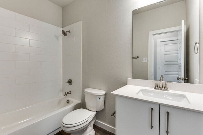 Building Photo - 653 Blackland dr
